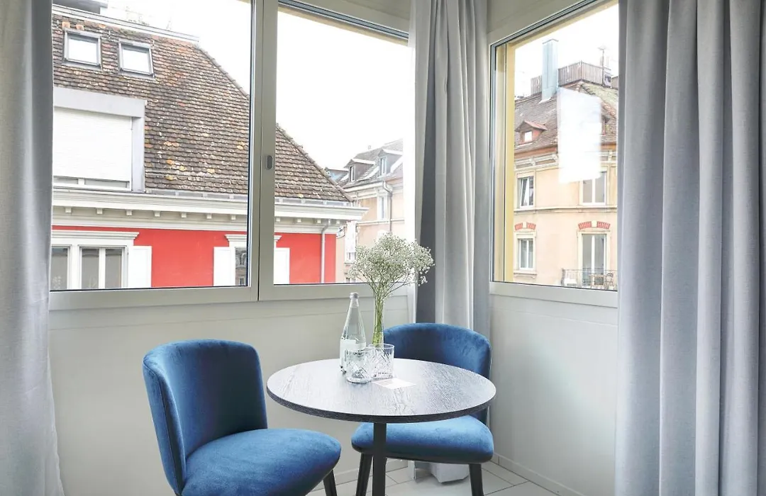 Numa Zurich Turi-1